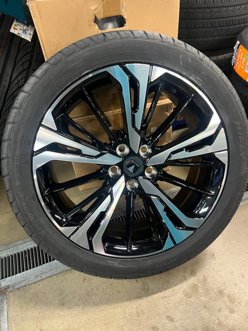 新入荷の特価情報！ハリアー用モデリスタ！20インチ | ブログ | 千葉