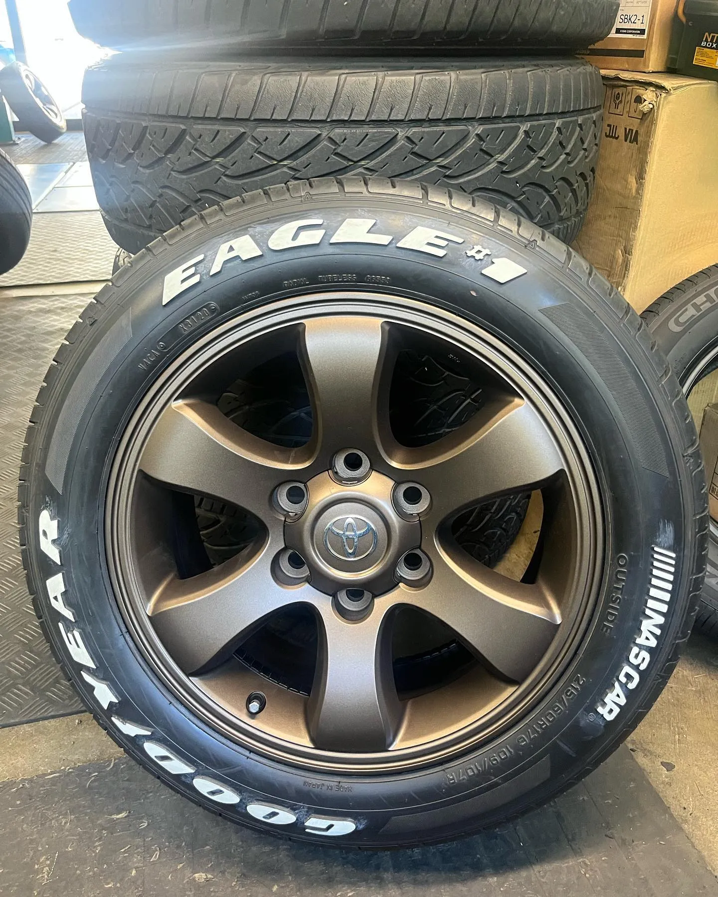 ひさびさに120系プラド純正17インチが入ってきたので