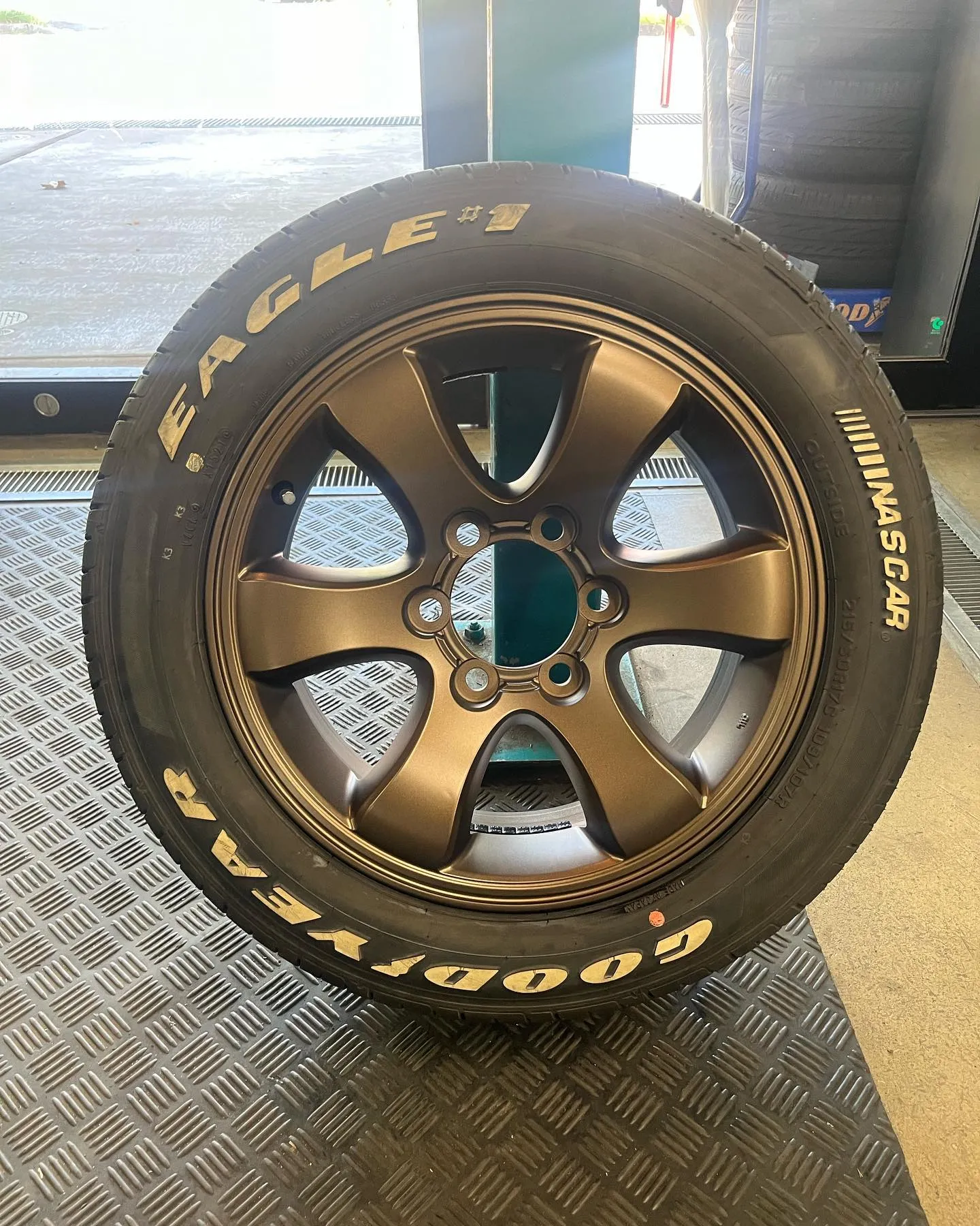 ひさびさに120系プラド純正17インチが入ってきたので