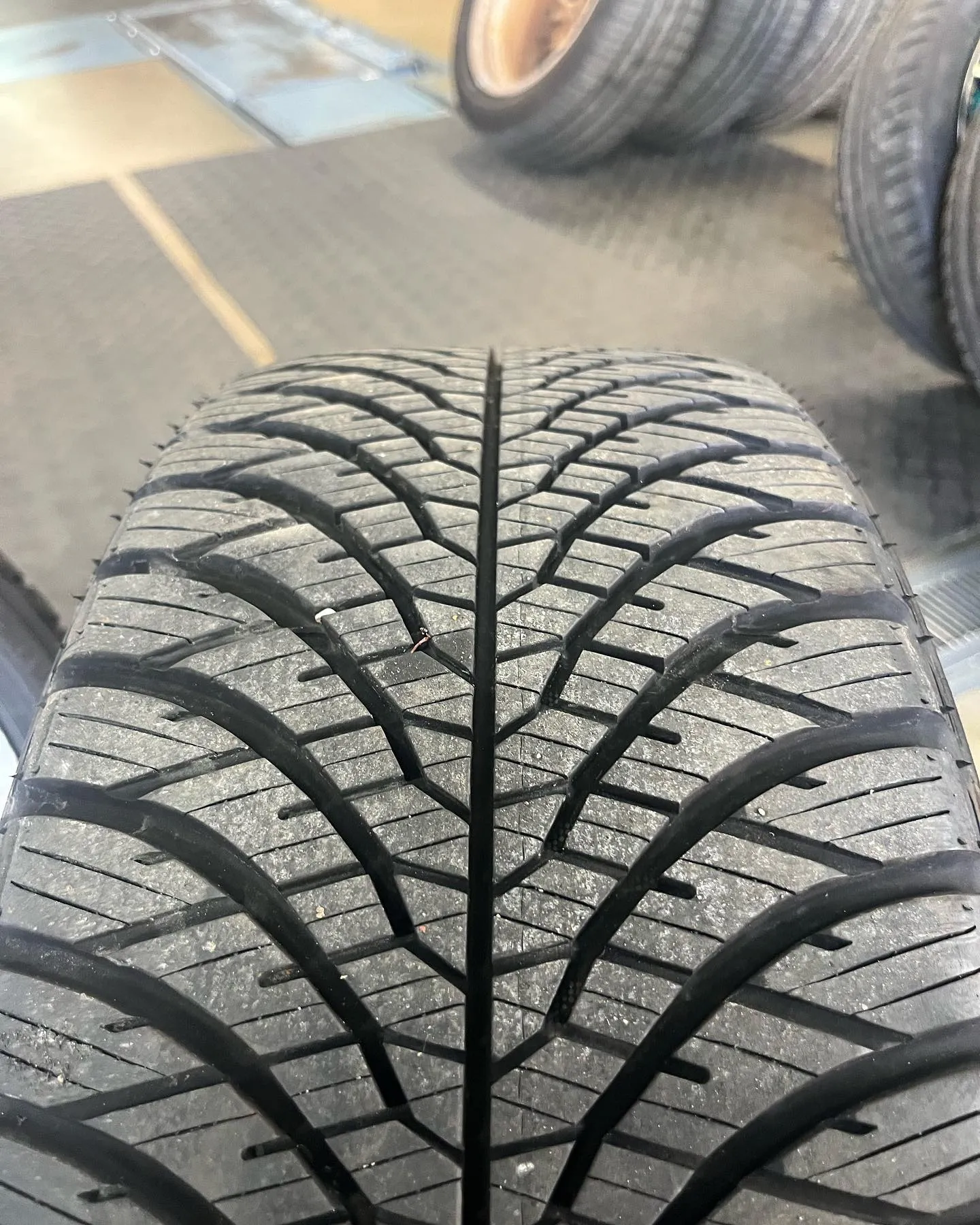 今日入ってきたばかりの中古タイヤのご案内です！
