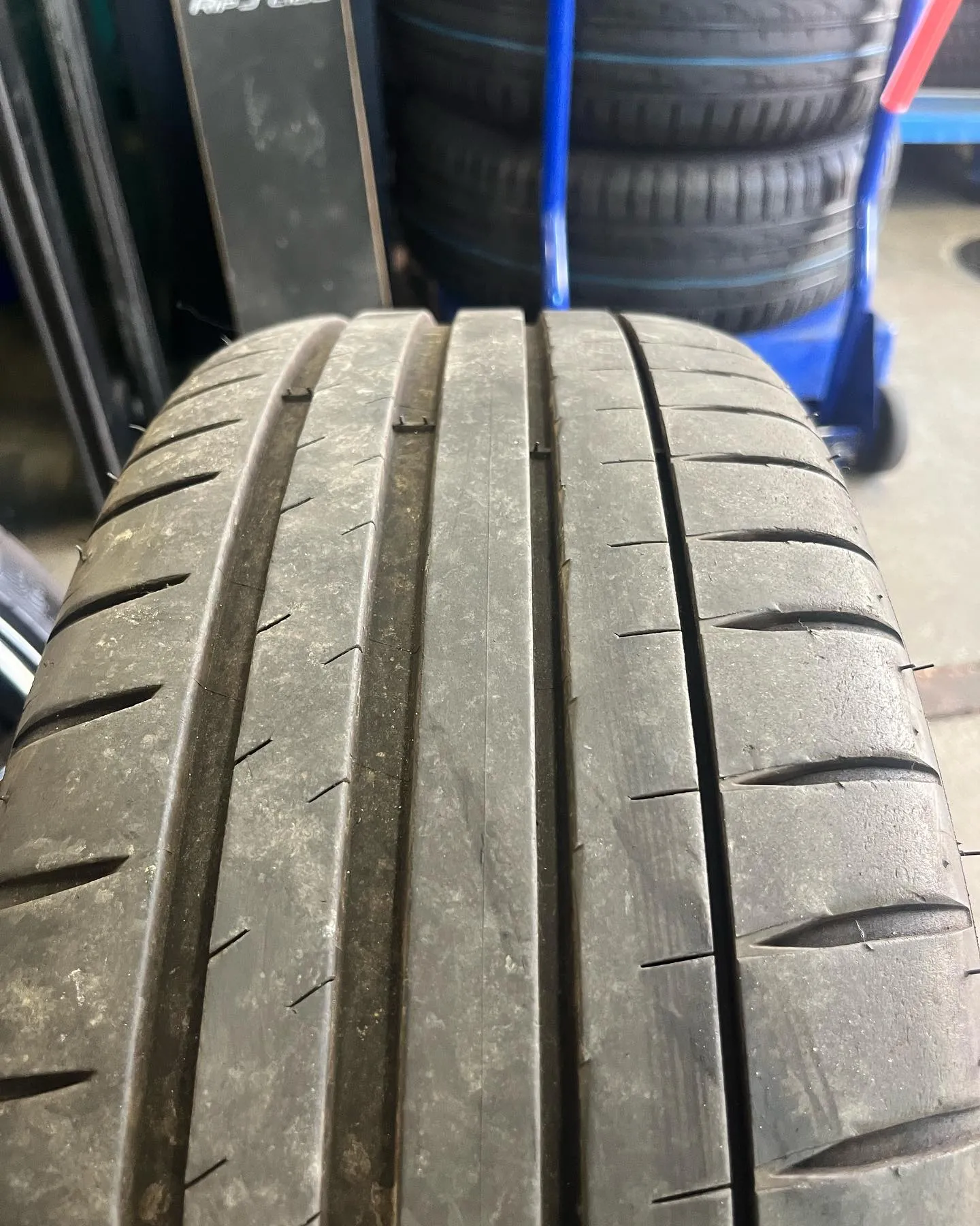 今日入ってきたばかりの中古タイヤのご案内です！
