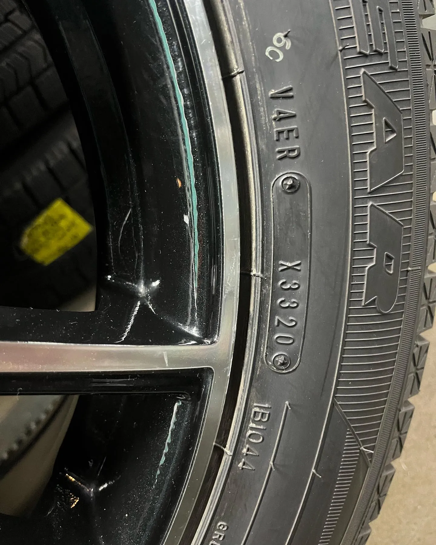 入荷しました！バリ山中古スタッドレスセット